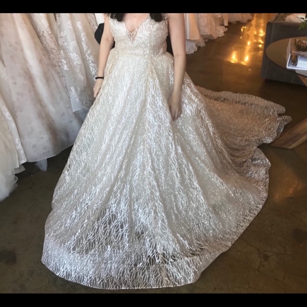 Lazaro 3662 (New, Never Worn)
